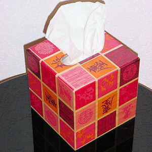 Décorer Une Boite En Bois Avec Du Papier Boite A Kleenex Cubique En Bois Decoree Avec Des Serviettes En Papier Motifs Asiatiques Roses Asia Pink Creation Artisanale Technique Des Serviettes