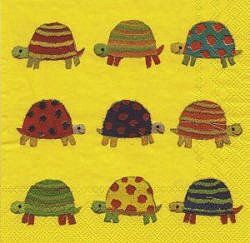 serviette en papier tortues multicolores fond jaune